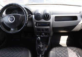 Подержанный автомобиль Renault Logan Sedan 2010 года (13 фото)