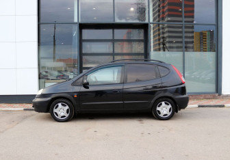 Подержанный автомобиль Daewoo Tacuma 2002 года (2 фото)