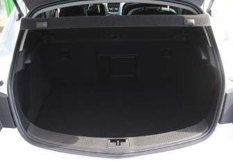 Подержанный автомобиль Opel Astra Hatchback 2013 года (10 фото)