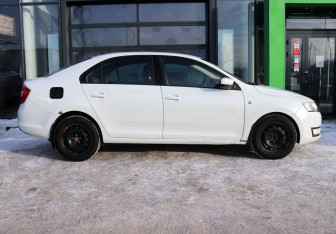 Подержанный автомобиль Skoda Rapid Liftback 2017 года (6 фото)