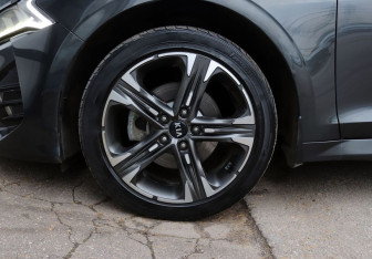 Подержанный автомобиль Kia K5 2021 года (9 фото)