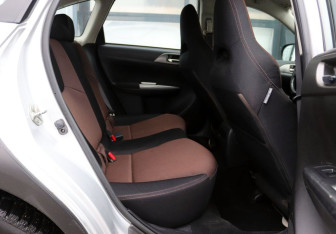 Подержанный автомобиль Subaru Impreza Hatchback 2010 года (11 фото)