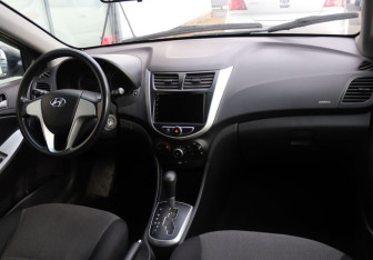 Подержанный автомобиль Hyundai Solaris Hatchback 2012 года (14 фото)