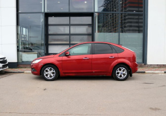 Подержанный автомобиль Ford Focus Hatchback 2009 года (2 фото)