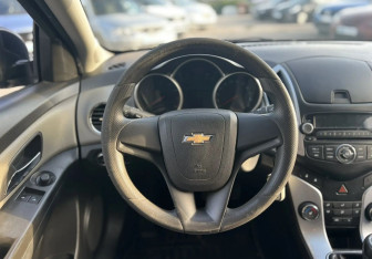 Подержанный автомобиль Chevrolet Cruze Sedan 2013 года (15 фото)