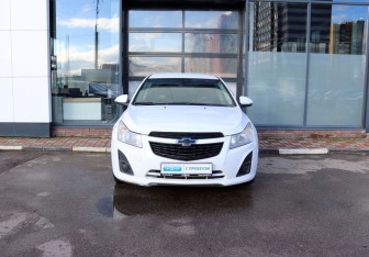 Подержанный автомобиль Chevrolet Cruze Sedan 2014 года (8 фото)