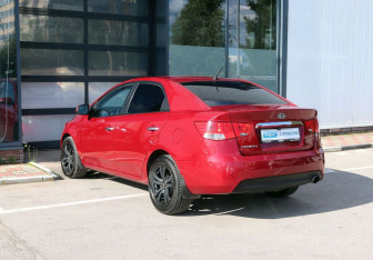 Подержанный автомобиль Kia Cerato Sedan 2011 года (5 фото)