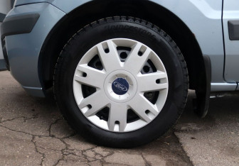 Подержанный автомобиль Ford Fusion 2007 года (9 фото)