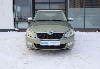 Подержанный автомобиль Skoda Fabia Hatchback 2012 года (8 фото)