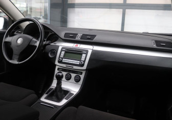 Подержанный автомобиль Volkswagen Passat Sedan 2008 года (14 фото)
