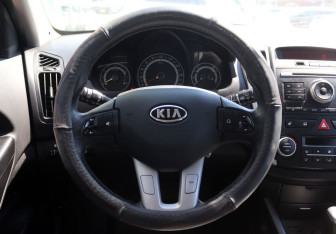 Подержанный автомобиль Kia Ceed Hatchback 2012 года (13 фото)