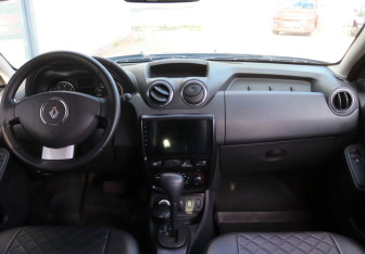 Подержанный автомобиль Renault Duster 2014 года (13 фото)