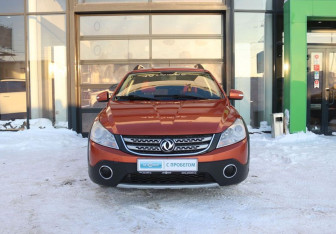 Подержанный автомобиль DongFeng H30 Cross 2016 года (8 фото)