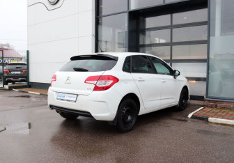 Подержанный автомобиль Citroen C4 Hatchback 2012 года (5 фото)