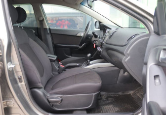 Подержанный автомобиль Kia Cerato Sedan 2011 года (12 фото)