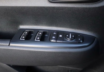 Подержанный автомобиль Kia Rio Sedan 2018 года (17 фото)