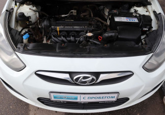 Подержанный автомобиль Hyundai Solaris Hatchback 2012 года (10 фото)