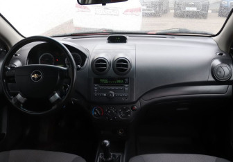 Подержанный автомобиль Chevrolet Aveo Sedan 2010 года (12 фото)