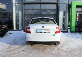 Подержанный автомобиль Skoda Rapid Liftback 2017 года (4 фото)