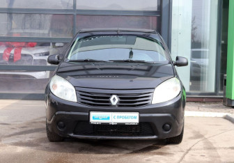 Подержанный автомобиль Renault Sandero 2010 года (7 фото)