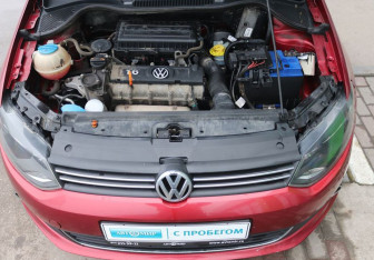Подержанный автомобиль Volkswagen Polo Sedan 2012 года (9 фото)