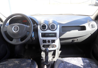 Подержанный автомобиль Renault Logan Sedan 2013 года (13 фото)