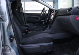 Подержанный автомобиль Ford Focus Hatchback 2009 года (12 фото)