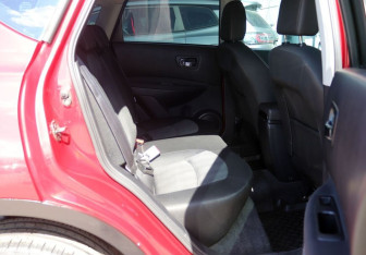 Подержанный автомобиль Nissan Qashqai 2011 года (12 фото)