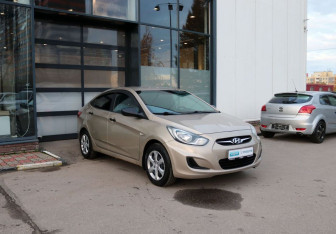 Подержанный автомобиль Hyundai Solaris Sedan 2011 года (7 фото)