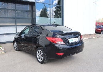 Подержанный автомобиль Hyundai Solaris Sedan 2013 года (3 фото)