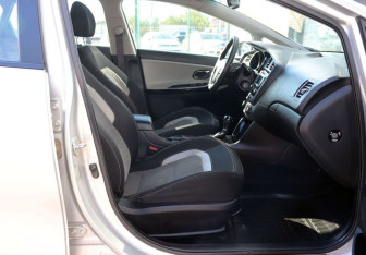 Подержанный автомобиль Kia Ceed Hatchback 2012 года (13 фото)