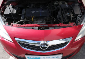 Подержанный автомобиль Opel Astra Hatchback 2010 года (17 фото)