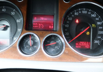 Подержанный автомобиль Volkswagen Passat Wagon 2006 года (16 фото)