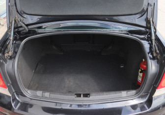 Подержанный автомобиль Opel Astra Sedan 2010 года (9 фото)