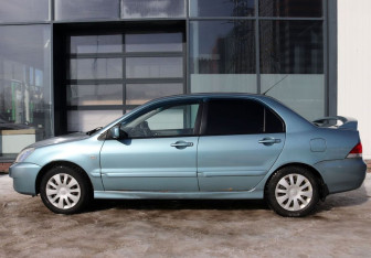 Подержанный автомобиль Mitsubishi Lancer Sedan 2005 года (2 фото)
