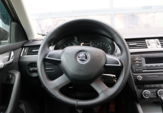 Подержанный автомобиль Skoda Octavia Liftback 2014 года (16 фото)