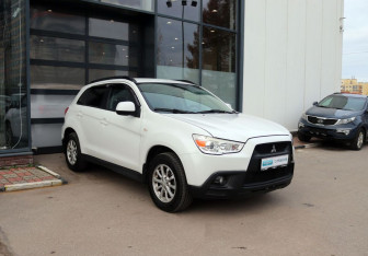 Подержанный автомобиль Mitsubishi ASX 2012 года (7 фото)