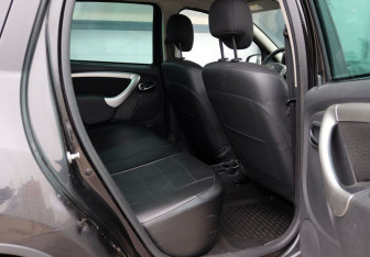 Подержанный автомобиль Nissan Terrano 2014 года (12 фото)
