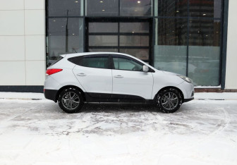 Подержанный автомобиль Hyundai ix35 2014 года (6 фото)