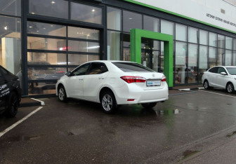 Подержанный автомобиль Toyota Corolla Sedan 2014 года (3 фото)