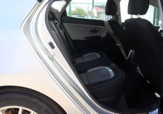 Подержанный автомобиль Kia Ceed Hatchback 2012 года (12 фото)