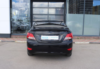 Подержанный автомобиль Hyundai Solaris Sedan 2013 года (4 фото)
