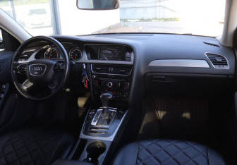 Подержанный автомобиль Audi A4 Sedan 2012 года (13 фото)