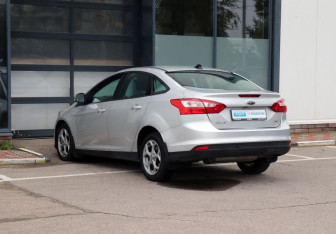Подержанный автомобиль Ford Focus Sedan 2014 года (5 фото)