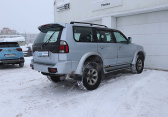 Подержанный автомобиль Mitsubishi Pajero Sport 2006 года (5 фото)
