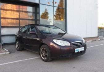 Подержанный автомобиль Hyundai Elantra Sedan 2008 года (7 фото)