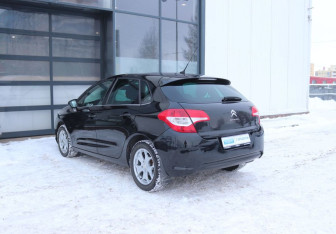 Подержанный автомобиль Citroen C4 Hatchback 2011 года (3 фото)