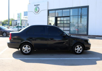 Подержанный автомобиль Hyundai Accent Sedan 2008 года (7 фото)
