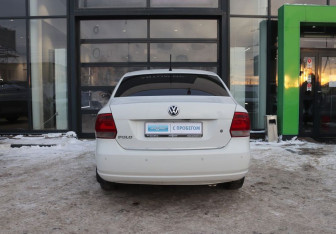 Подержанный автомобиль Volkswagen Polo Sedan 2013 года (4 фото)