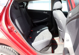 Подержанный автомобиль Hyundai Solaris Hatchback 2015 года (11 фото)